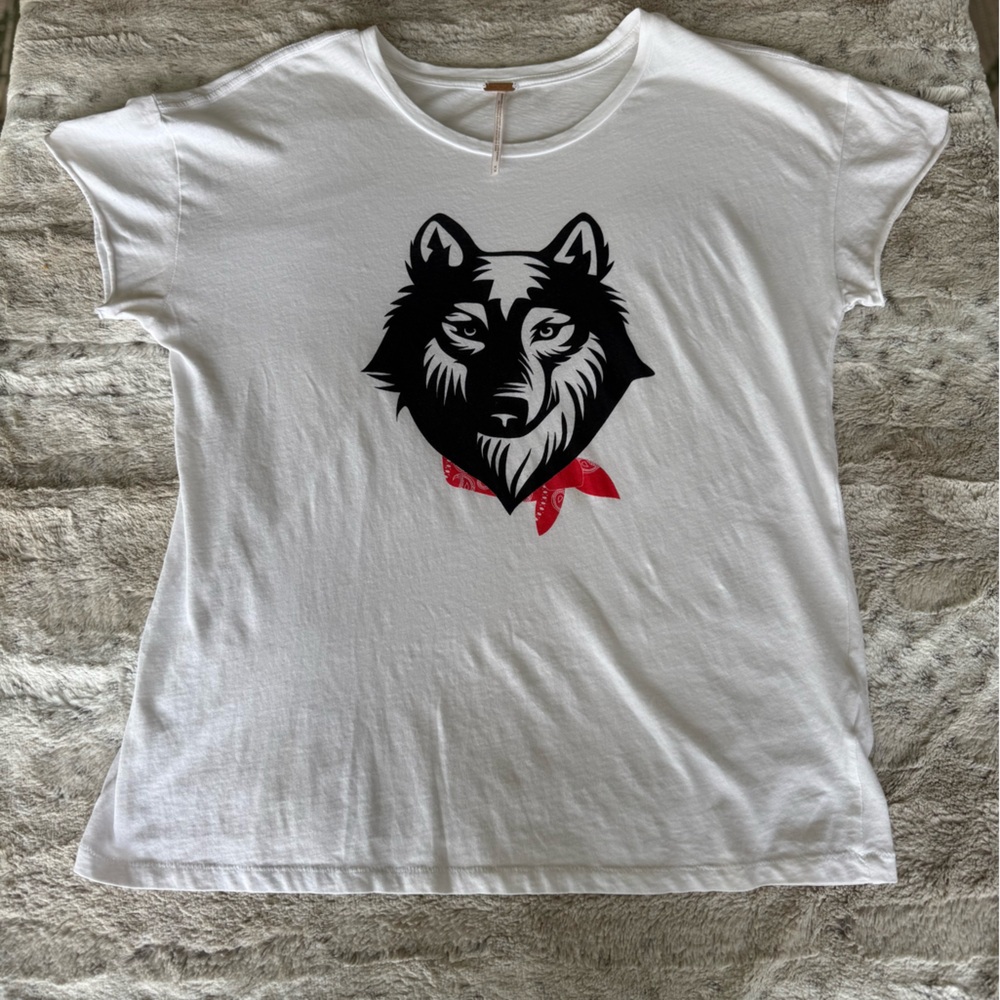 Free People White and Black Wolf Dog Graphic Tee Shirt Short Sleeve NWOT